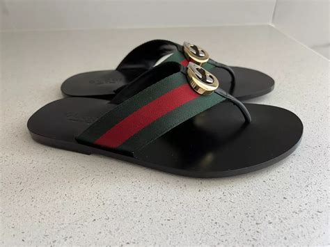 gucci flip flops costo